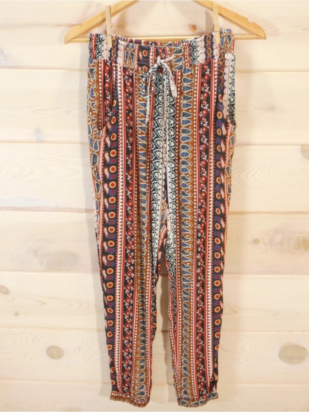 American Eagle Outfitters Bohemian Capri Joggers - L